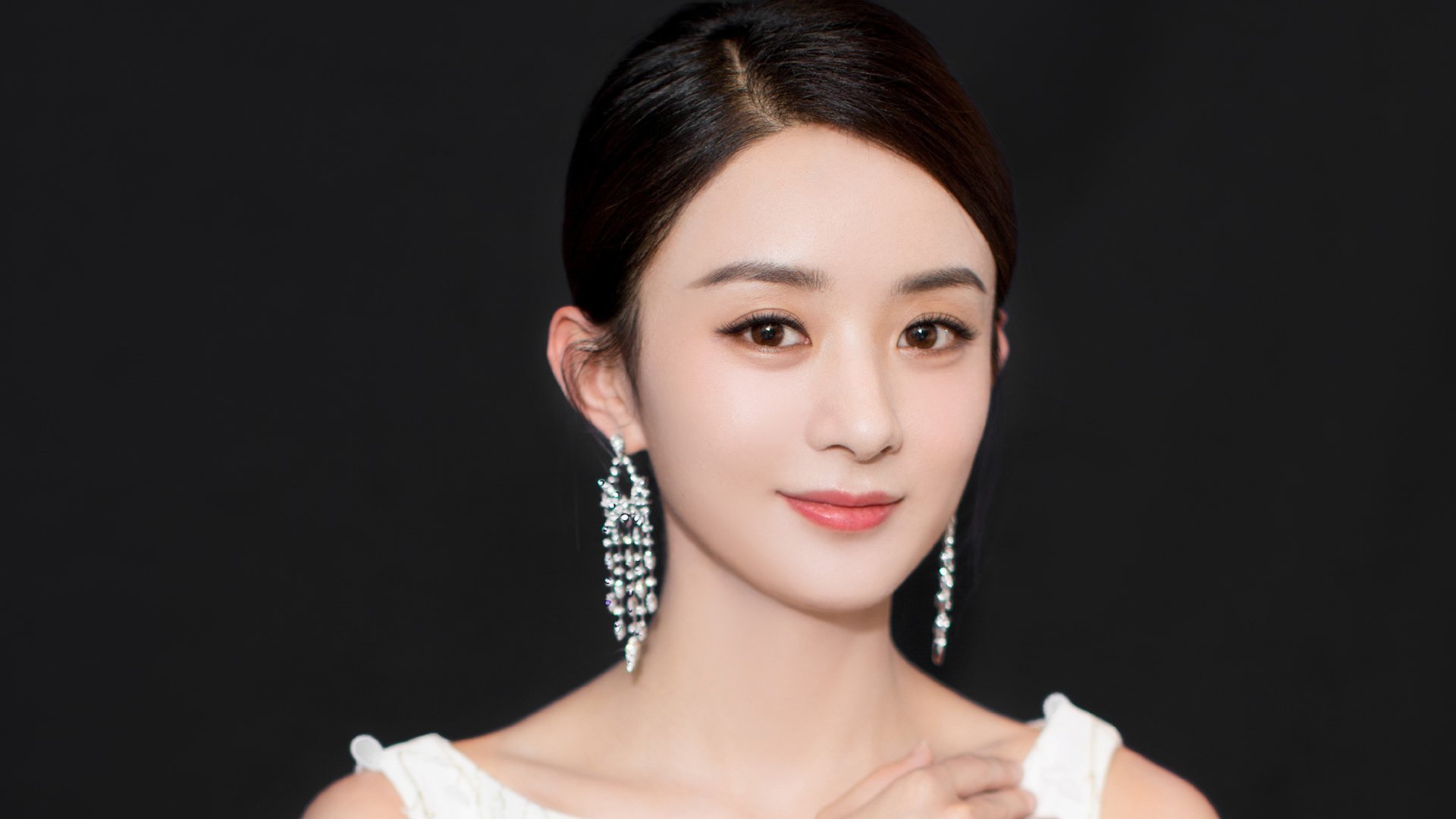 比赛节奏是否影响球员场上沟通频率，详述什么是比赛节奏